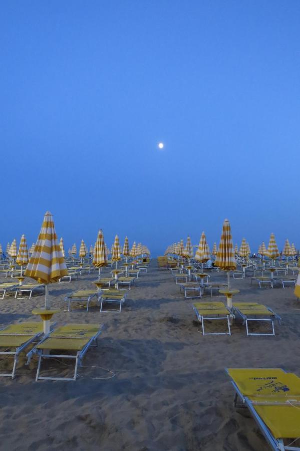 Hotel Strand A Frontemare Lido di Jesolo Esterno foto