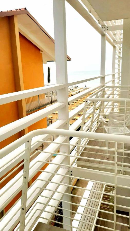 Hotel Strand A Frontemare Lido di Jesolo Esterno foto